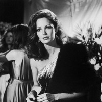 Jaclyn Smith adalah satu dari tiga bintang utama dari serial TV Charlies Angels. Serial ini tayang dari akhir 1976 sampai 1981 sebelum akhirnya diadaptasi ke layar lebar dengan bintang Cameron Diaz, Lucy Liu, dan Drew Barrymore. (Foto: Getty Images)