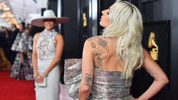 Sexy In Silver! Dua Lipa dan Lady Gaga Sexy In Silver! Dua Lipa dan Lady Gaga