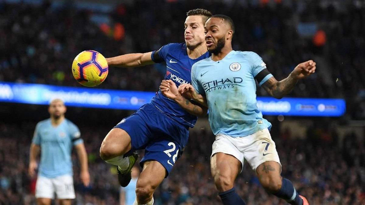 Cesar Azpilicueta minta maaf ke fans setelah Chelsea dihajar enam gol tanpa balas oleh Manchester City (Michael Regan/Getty Images)