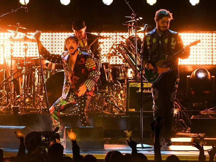 Kolaborasi RHCP dan Post Malone Bikin Rusuh Grammy 2019