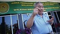 Tidak satu keluarga dari Ahmad Dhani yang hadir dan hanya diwakilkan oleh juru bicara keluarga Lieus Sungkharisma.