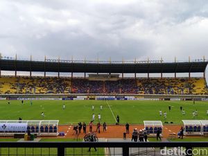 Menjamu Persiwa, Tanda Kembalinya Bobotoh di Laga Kandang Persib