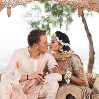 Pernikahan megah yang berlangsung pada November lalu di India itu tak kalah mewah dari pernikahan Priyankan Chopra dan Nick Jonas. Mereka melangsungkan pernikahan di hotel mewah di Fateh Garh, Udaipur, India. Foto: Instagram (@diipakhosla, @olegbuller)