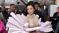 Cardi B  saat menghadiri ajang Grammy Awards 2019 di California, AS pada Minggu (10/2). Neilson Barnard/Getty Images for The Recording Academy