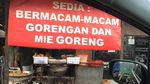 Netizen Kompak Bikin Meme Spanduk Gorengan yang Jadi Viral