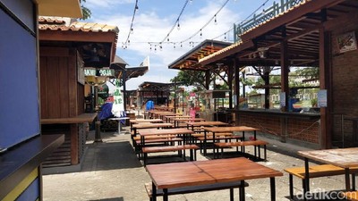 Melihat Food Court di Pantai Maju yang Tak Berizin