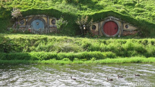 Desa Hobbiton yang Asli di Selandia Baru, Juara Banget!