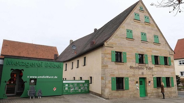 Adalah Boebel Bratwurst Bed and Breakfast, sebuah penginapan unik bertema sosis yang ada di Jerman. Dari luar memang tampak biasa saja (AFP)