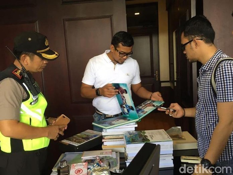 Lika-liku Eks Direktur Pelindo III: OTT, Rp 10 Miliar, Vonis Bebas Lika-liku Eks Direktur Pelindo III: OTT, Rp 10 Miliar, Vonis Bebas