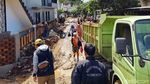 Pasca Tanggul Jebol, Lumpur di Pasirjati Mulai Dibersihkan