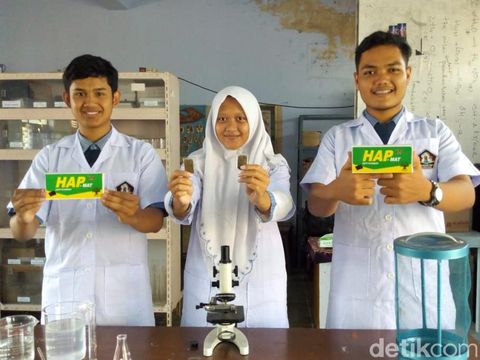 Tiga Pelajar Ini Bikin Obat Nyamuk Harum Semerbak Seperti Teh