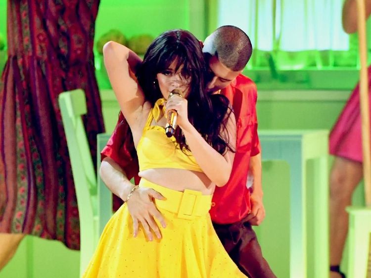 Aksi Panas Camila Cabello Buka Grammy Awards 2019