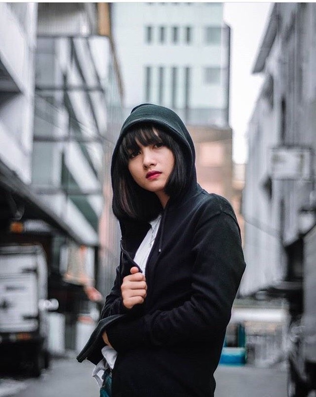 Banyak banget sih nggak. Tapi ada lah kadang-kadang aja kalau lagi libur kerja. Soalnya sekarang aku lebih mengutamakan bekerja dibanding eksis di medsos, terangnya. Foto: Instagram