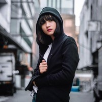 Banyak banget sih nggak. Tapi ada lah kadang-kadang aja kalau lagi libur kerja. Soalnya sekarang aku lebih mengutamakan bekerja dibanding eksis di medsos, terangnya. Foto: Instagram