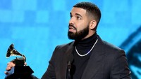 Drake berhasil mendapatkan Best Rap Song, namun karena memprotes ajang tersebut, pidatonya dipotong. Kevin Winter/Getty Images for The Recording Academy
