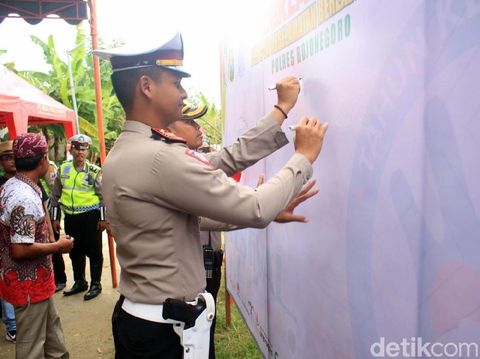 Polisi Bojonegoro Bikin Kampung Tertib Berlalu Lintas