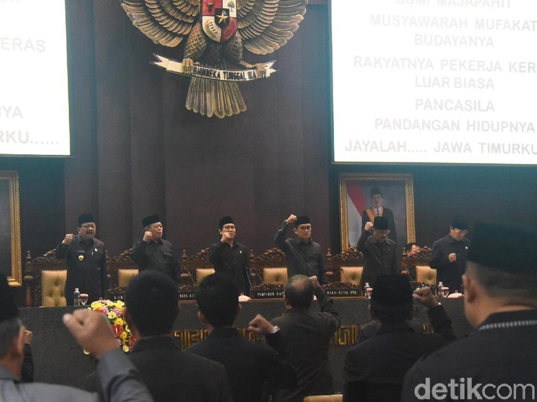 Jelang Purna Tugas, Soekarwo Setujui Raperda Penanaman Modal Jelang Purna Tugas, Soekarwo Setujui Raperda Penanaman Modal