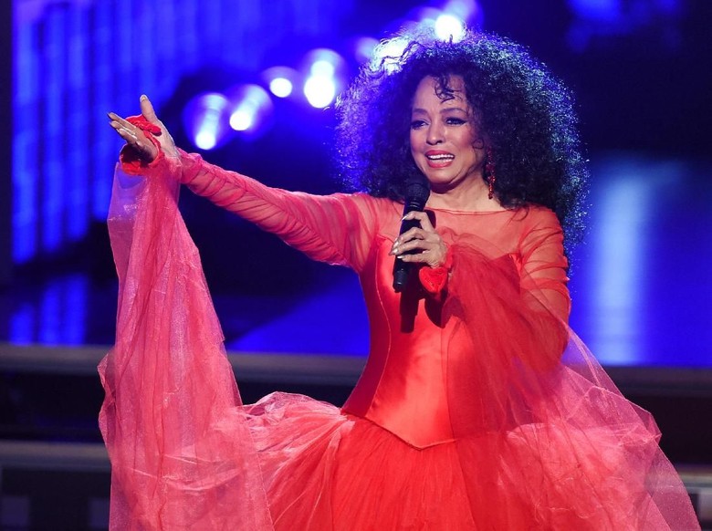 Diana Ross Rayakan Ulang Tahun di Panggung Grammy Diana Ross Rayakan Ulang Tahun di Panggung Grammy