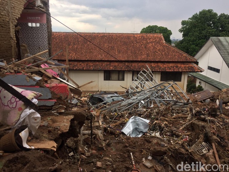 Wali Kota Bandung Minta Aparat Waspadai Bencana di Perbatasan Kota Wali Kota Bandung Minta Aparat Waspadai Bencana di Perbatasan Kota