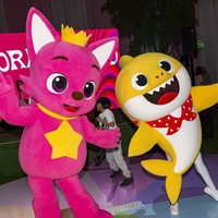 Di pesta yang diperkirakan menghabiskan miliaran rupiah itu adapun penampilan dari Baby Shark. Dalam video yang dibagikan Kylie, Stormi pun tampak menari dengan lagu Baby Shark yang legendaris.  Foto: Instagram