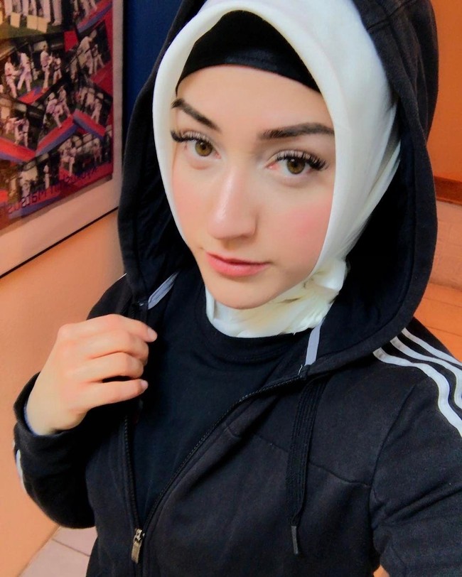 Menjadi wasit taekwondo berhijab menjadi tantangan besar. Tapi, setelah memenangkan banyak pertandingan, itu bukan lagi masalah, ungkap Sati Rukiye dilansir dari Instagram @worldhijabday. Foto: Instagram