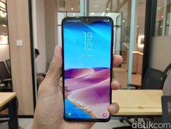 Unboxing Samsung Galaxy M20 yang Bidik #SobatAntiLowbat