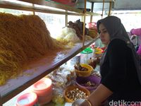 Mau Cicip Mie Bakso Janda? Cukup Bayar Rp 10 Ribu Saja