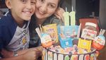Mengintip Manisnya Momen Kulineran 3 Anak Darius dan Donna yang Kompak