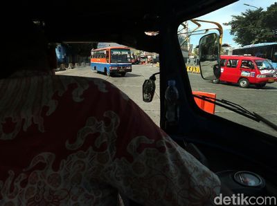 Metromini dan Kopaja di Terminal Blok M Semakin Punah