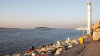 Berikutnya, ada wisata pesisir pantai Pulau Wolmido. Atraksi wisata andalannya adalah Culture Street dan Taman Bermain Wolmido (dok KTO)