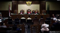 Dalam sidang lanjutan itu, jaksa KPK membongkar aliran dana dalam kasus suap yang menjerat sang Gubernur Aceh nonaktif Irwandi Yusuf. Salah satu aliran uang yang digali jaksa dari seorang saksi bernama Dedi Mulyadi.