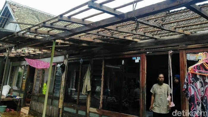 Puting Beliung Melanda, Puluhan Rumah di Bondowoso Rusak Parah