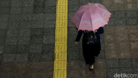 Drainase yang baik membuat pedestrian bebas dari genangan air.