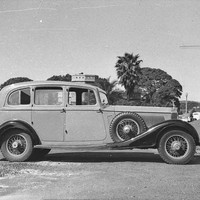 Pada 1920, Jai Sing, Maharaja Alwar, mengunjungi gerai Rolls Royce di London. Sayangnya kunjungan itu tidak berjalan dengan baik. Maharaja Alwar merasa terhina setelah diabaikan oleh seorang salesman. Kemudian pada hari itu, Jai Singh kembali ke showroom dan membeli tujuh mobil Rolls Royce. Tapi dia ingin salesman yang memperlakukannya dengan buruk itu yang mengantar mobilnya ke India. Setelah itu, Maharaja memerintahkan agar semua Rolls Royce yang baru dibeli digunakan untuk mengumpulkan sampah. Foto: Ranker.com