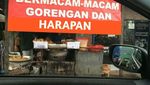 Netizen Kompak Bikin Meme Spanduk Gorengan yang Jadi Viral