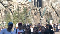 Aguero juga suka mengajak keluarganya traveling. Begini saat mereka di Universal Studios Hollywood, AS (Instagram/10aguerosergiokun)