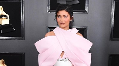 Foto: Deretan Selebriti Berbusana Terburuk di Grammy Awards 2019