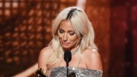 Lady Gaga juga berhasil membawa pulang Grammy Awards tahun ini. Foto: Getty Images