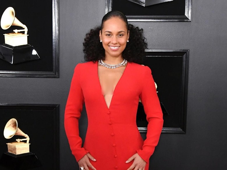 Alicia Keys dan Oprah Terbitkan Buku Memoar More Myself Alicia Keys dan Oprah Terbitkan Buku Memoar More Myself