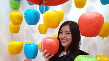 Hasil foto tampak cantik baik itu dalam kondisi cahaya kuning maupun putih. (Foto: detikINET/Muhamad Imron Rosyadi)