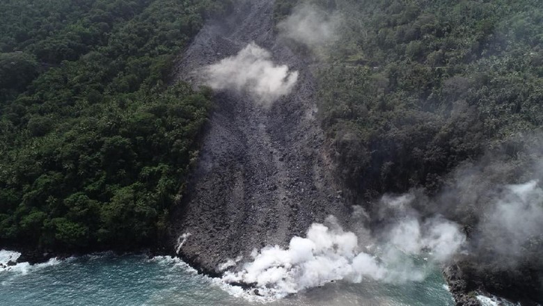 PVMBG Tetapkan Zona Bahaya Erupsi Gunung Karangetang Sulut PVMBG Tetapkan Zona Bahaya Erupsi Gunung Karangetang Sulut