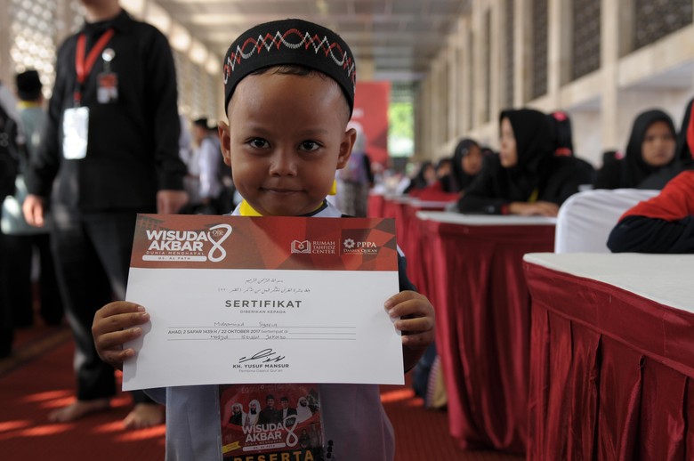 35 Ribu Santri Ikuti Wisuda Akbar Rumah Tahfizh PPPA Daarul Quran 35 Ribu Santri Ikuti Wisuda Akbar Rumah Tahfizh PPPA Daarul Quran