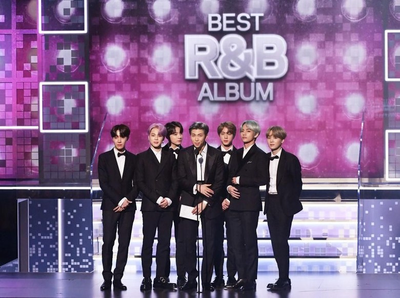 Ed Sheeran Ternyata Hubungi BTS Duluan untuk Ajak Kolaborasi Ed Sheeran Ternyata Hubungi BTS Duluan untuk Ajak Kolaborasi