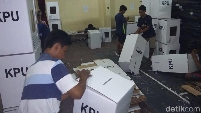 Rakitan 1 Kotak Suara di Magelang Hanya Butuh Waktu 3 Menit Rakitan 1 Kotak Suara di Magelang Hanya Butuh Waktu 3 Menit