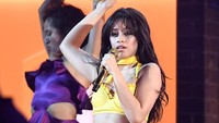 Camila Cabello saat mengisi acara Grammy Awards 2019 di California, AS pada Minggu (10/2) waktu setempat. Kevin Winter/Getty Images for The Recording Academy