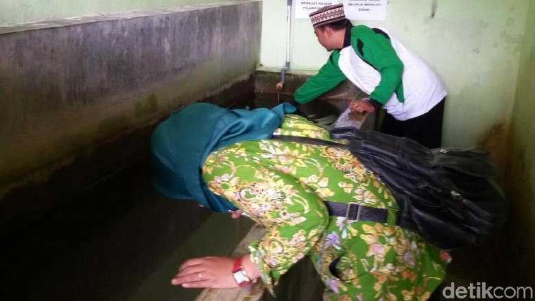 Dinkes Banyuwangi Imbau Warga Aktif Berantas Jentik Nyamuk Dinkes Banyuwangi Imbau Warga Aktif Berantas Jentik Nyamuk
