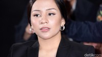 Angel tampak menawan saat menghadiri acara film terbarunya yakni Antalogi Rasa. Pool/Noel/detikFoto.