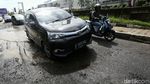 Duh! Jalan KH Noer Ali Kota Bekasi Rusak Parah