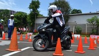 Kegiatan yang diikuti puluhan karyawan dan komunitas sepeda motor Honda ini berjalan selama dua hari pada 8 hingga 9 Februari 2019 di salah satu fasilitas safety riding terbaik di Indonesia versi Astra Honda Motor 2018, Wahana Safety Riding Center, Jatake Tangerang. Pool/WMS.