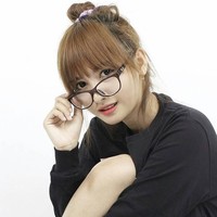 Sejak viral pada 2015 lalu, wanita yang akrab dipanggil Siroh ini banyak mendapatkan tawaran untuk menjadi model. Ia pun mendapatkan tawaran endorse dari berbagai produk online. Tak hanya itu, Siroh juga tampil di acara stasiun televisi dan menjadi bintang tamu. Foto: Instagram